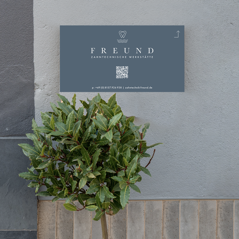 Grafik Design Aussenwerbung Schild Zahntechnik Freund